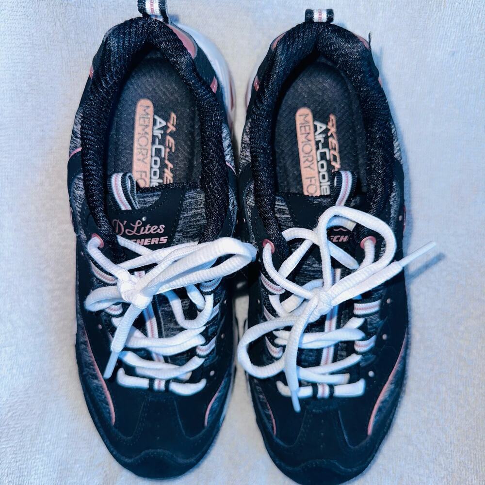 NWOT (Display Pair) Women’s Size 7 1/2 Skechers Air Cooled Memory Foam Sneakers